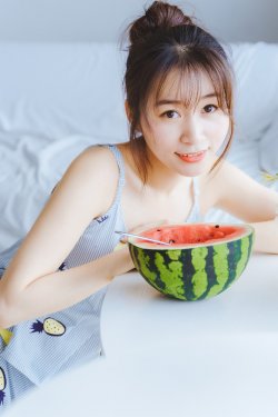 夏季清凉美女性感吊带俏皮可爱写真