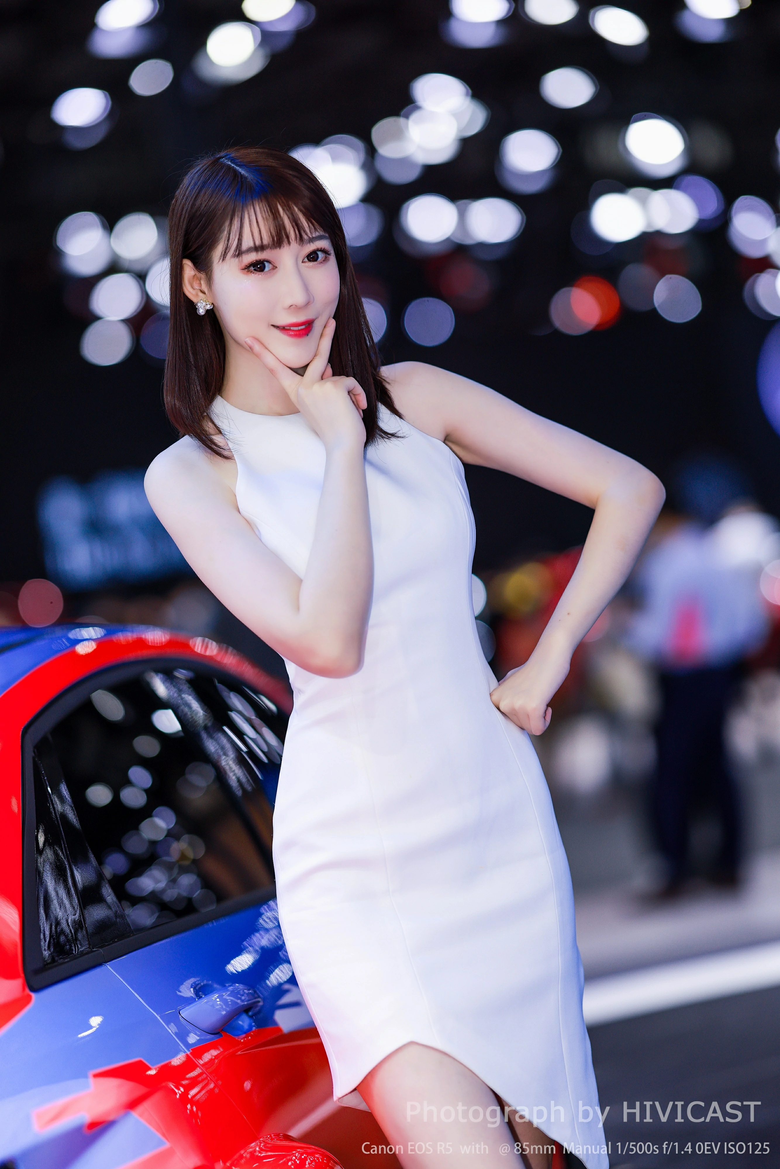 2020广州车展 北京现代联合展台 出镜：小张哥 ​​​​白色连身礼裙优雅大方  第6张