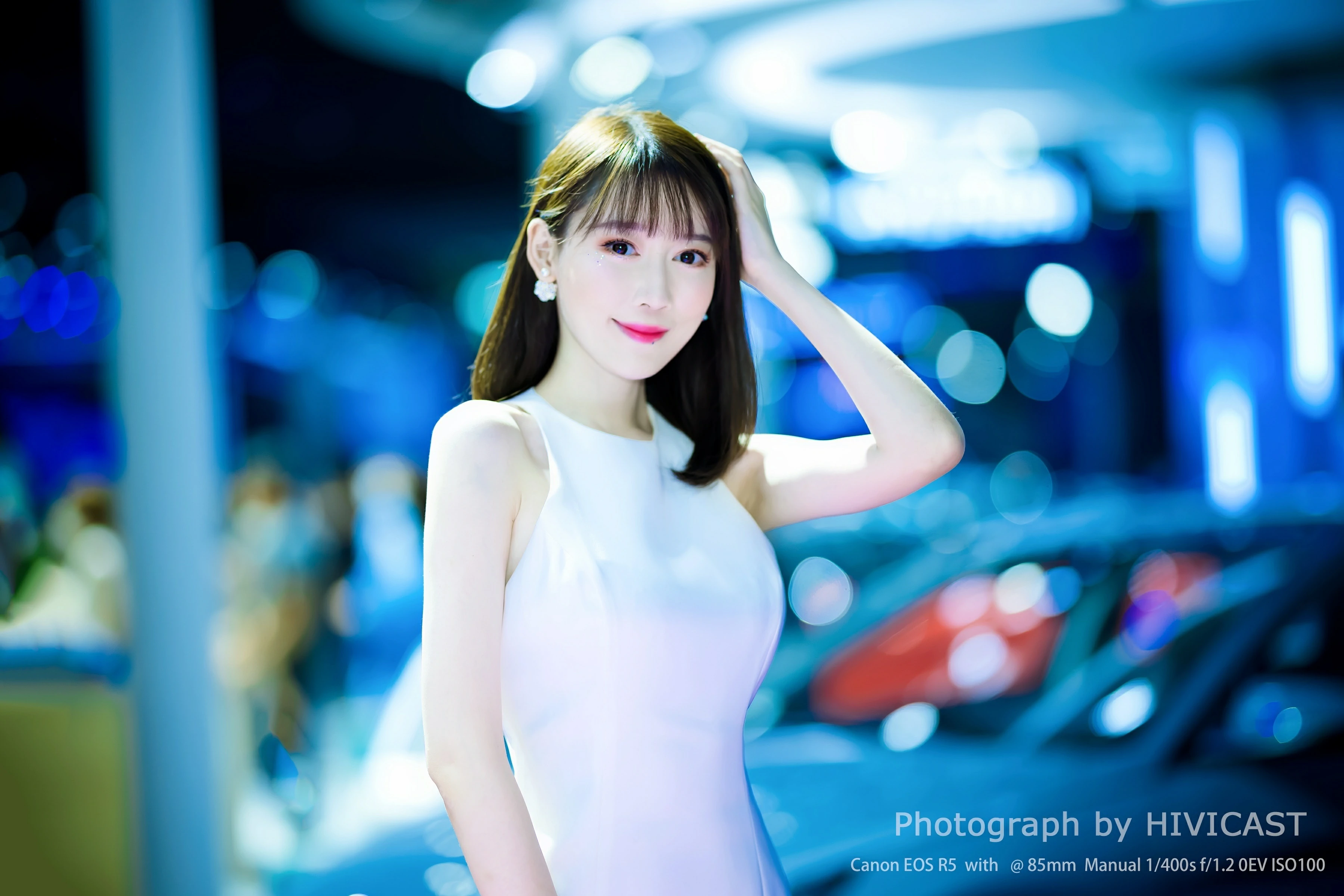 2020广州车展 北京现代联合展台 出镜：小张哥 ​​​​白色连身礼裙优雅大方  第16张