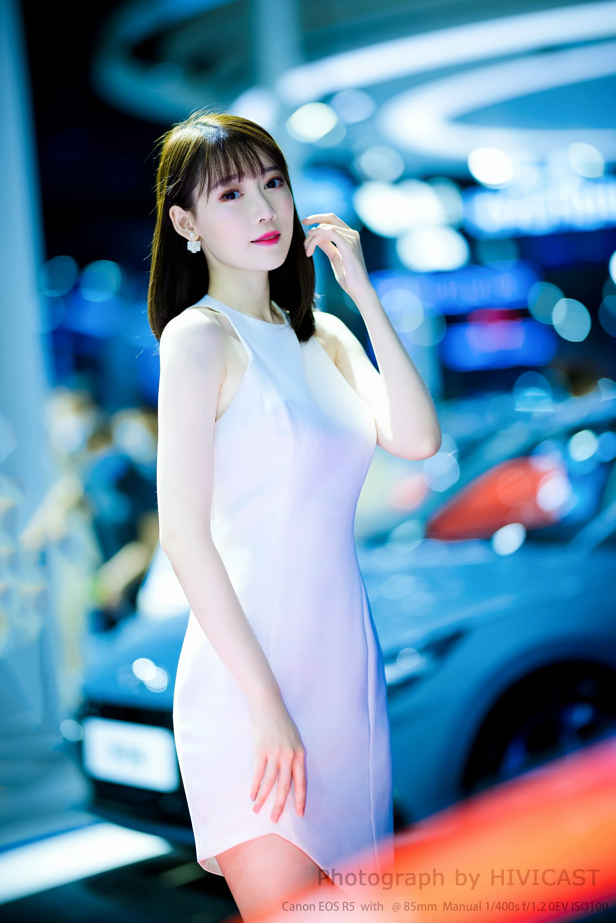 2020广州车展 北京现代联合展台 出镜：小张哥 ​​​​白色连身礼裙优雅大方  第18张