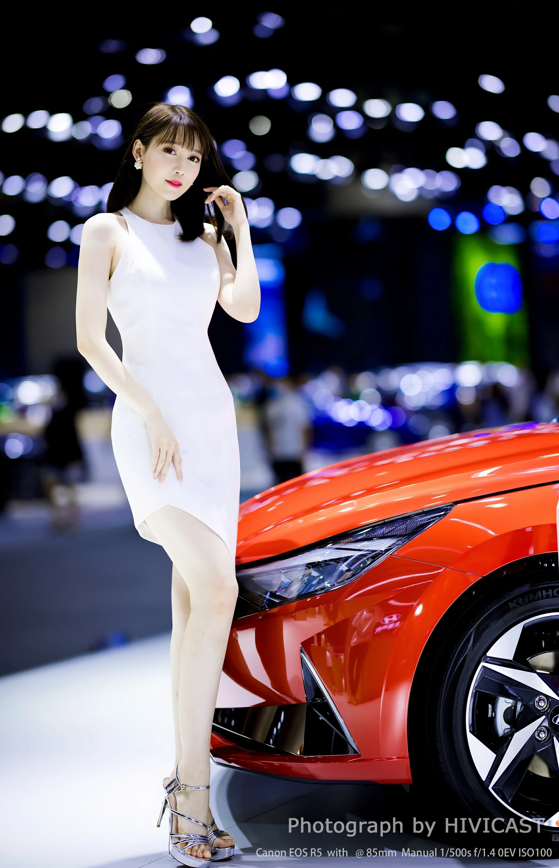 2020广州车展 北京现代联合展台 出镜：小张哥 ​​​​白色连身礼裙优雅大方  第17张