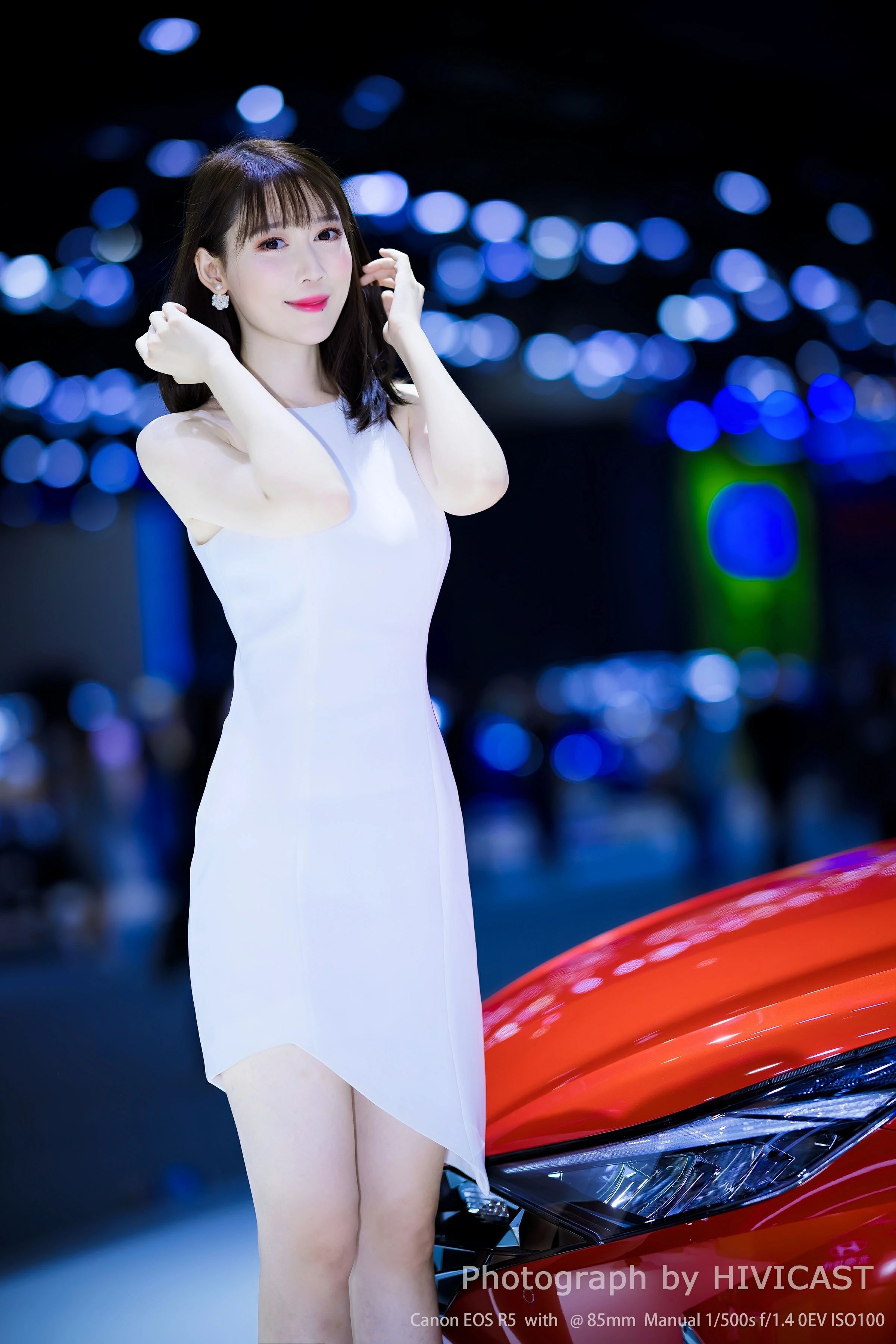 2020广州车展 北京现代联合展台 出镜：小张哥 ​​​​白色连身礼裙优雅大方  第10张