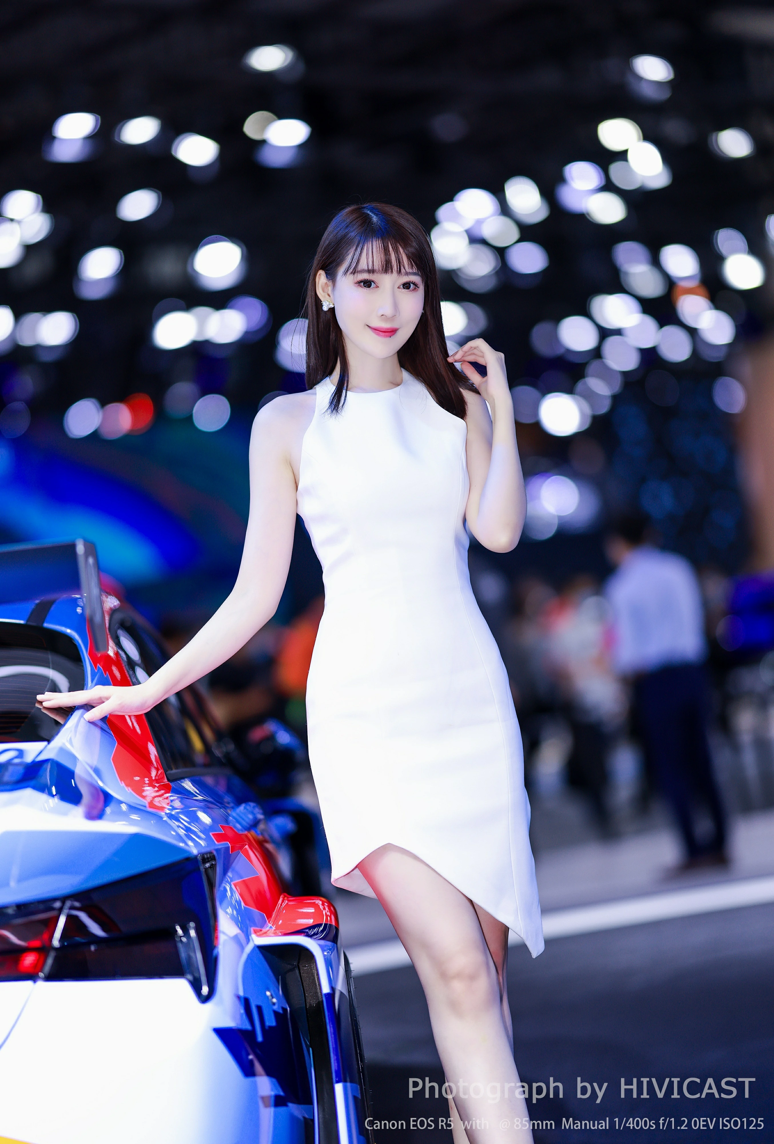2020广州车展 北京现代联合展台 出镜：小张哥 ​​​​白色连身礼裙优雅大方  第4张
