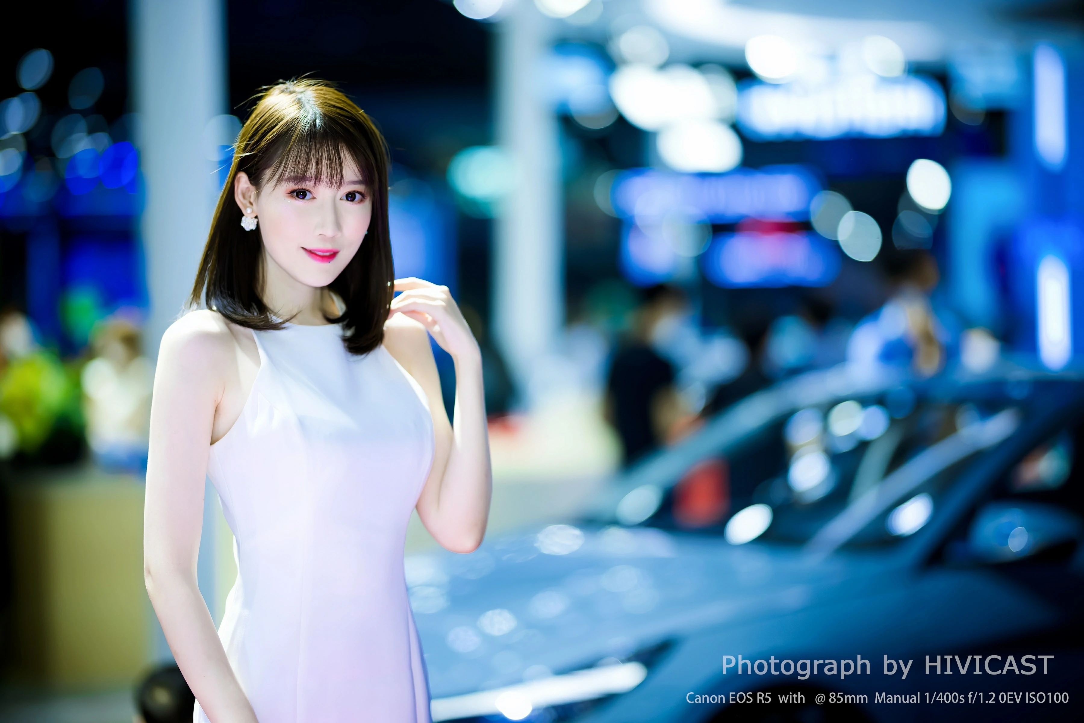 2020广州车展 北京现代联合展台 出镜：小张哥 ​​​​白色连身礼裙优雅大方  第13张