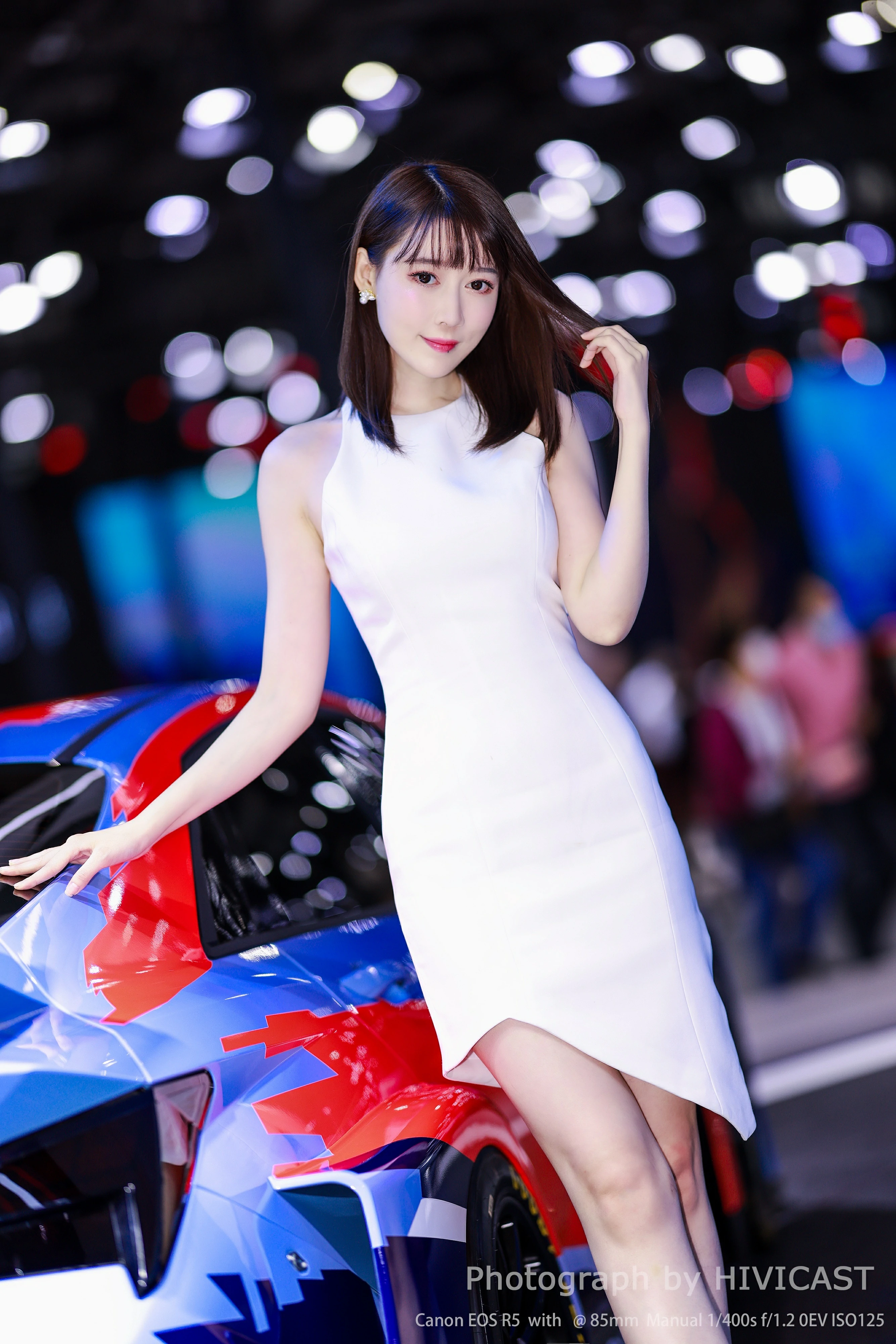 2020广州车展 北京现代联合展台 出镜：小张哥 ​​​​白色连身礼裙优雅大方  第8张